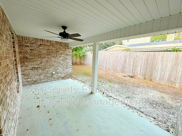 481 Kelly St — Photo 5