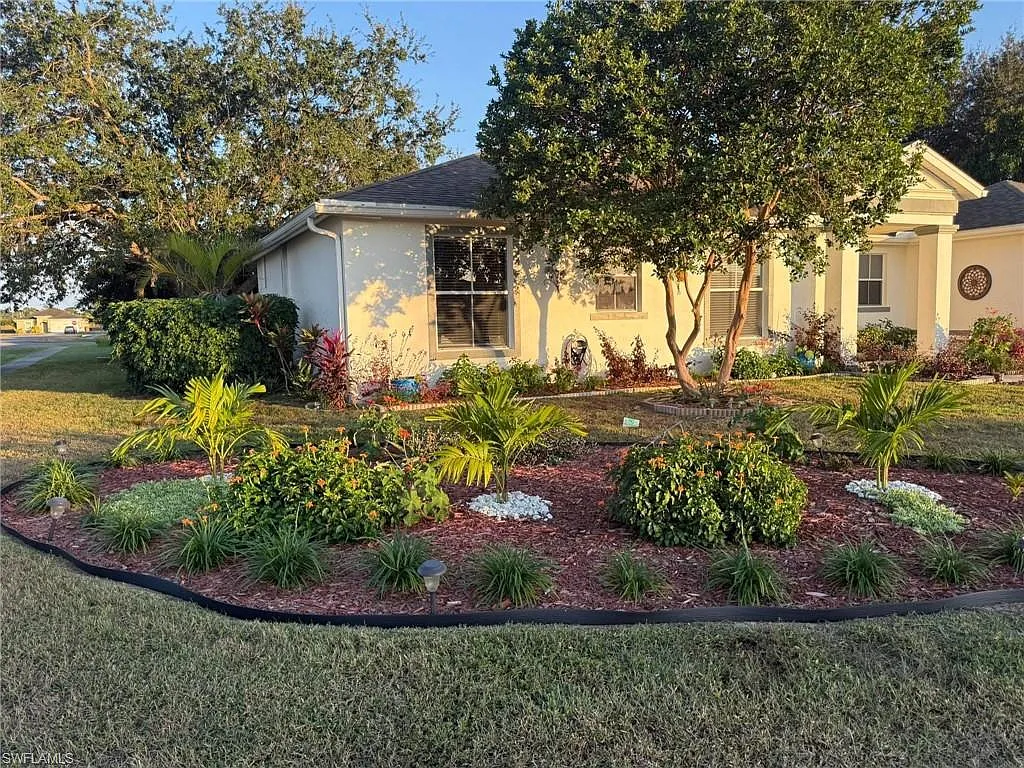 3 bed, 2.0 bath, 1839 sqft, $1,895 — Photo 1