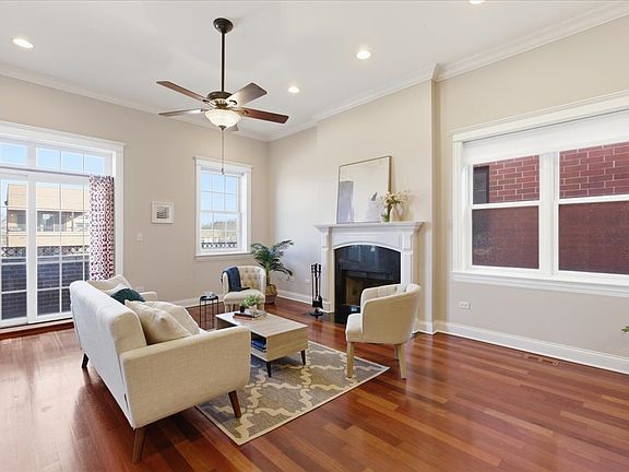 2nd image of 2249 W Irving Park Rd Unit 4