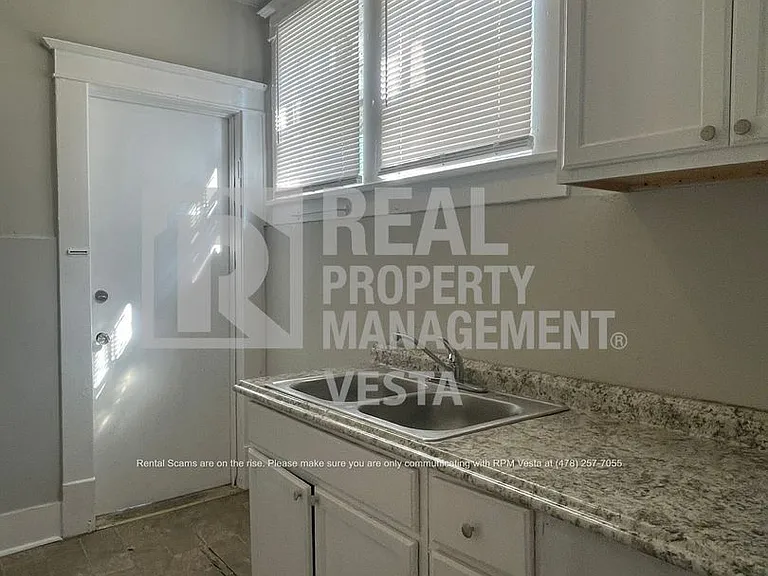 2389 Beech Ave — Photo 3