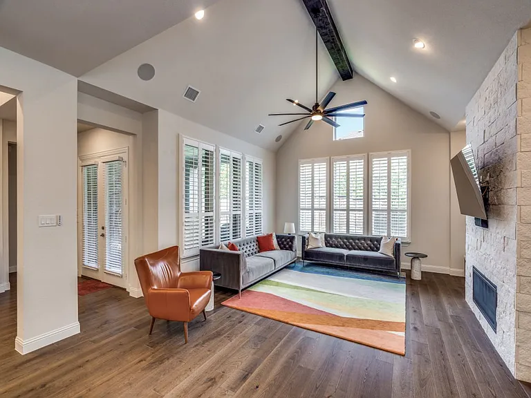 905 Asbury Dr — Photo 4