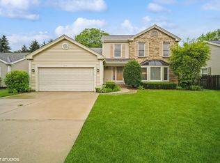 1060 Weeping Willow Dr, Wheeling, IL 60090