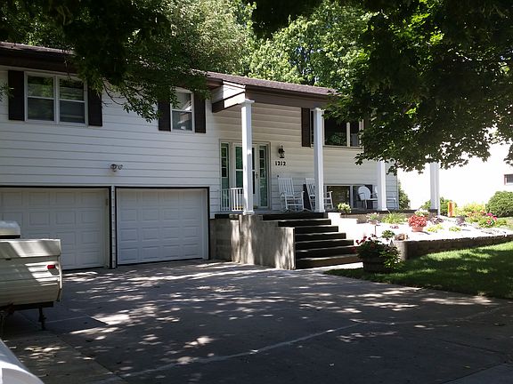 2nd image of 1212 Oneida St