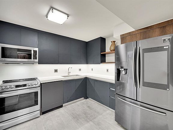 4th image of 2401 S Ocean Drive #1505