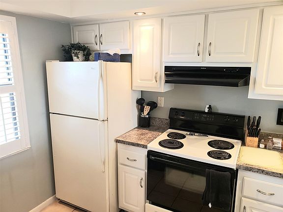 4th image of 2748 NW 104th Avenue #408