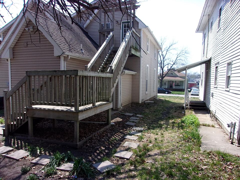 Entry stairs and deck