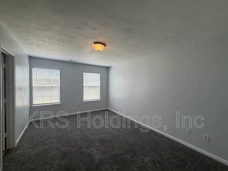 128 Majestic Dr N — Photo 6