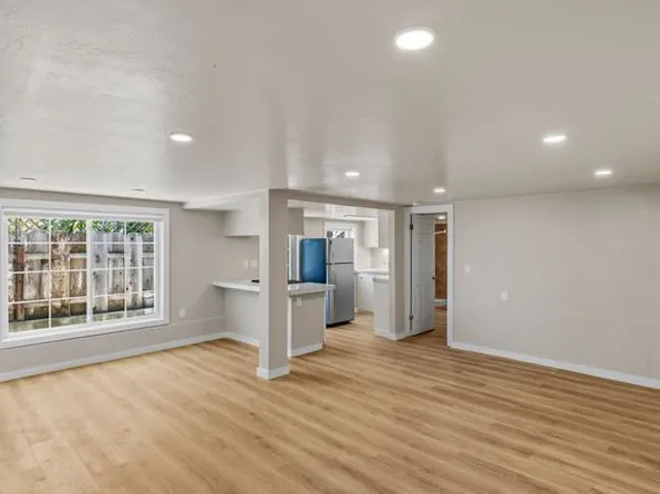 207 Alder St #C, Pacific Grove, CA 93950