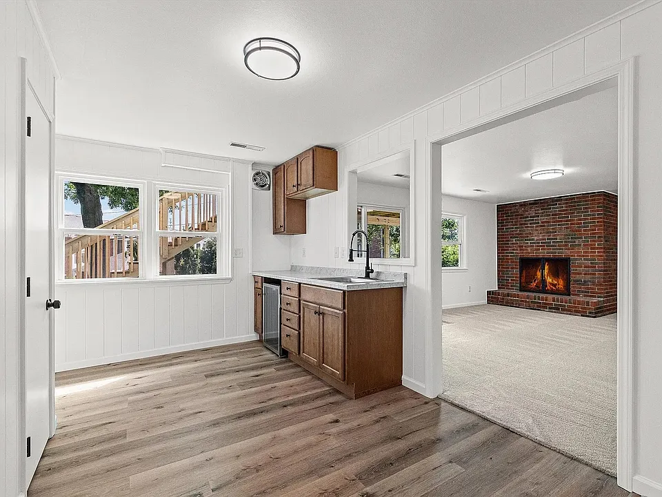 104 Defoe Ct