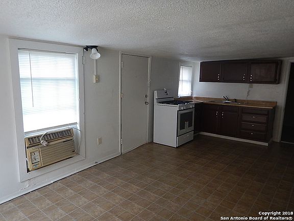 4th image of 909 Block St
