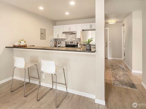 3rd image of 17431 Ambaum Boulevard S #B13