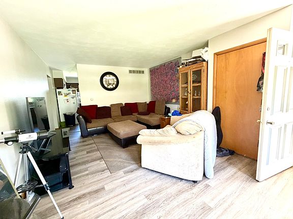 5th image of 1004 Shurts St