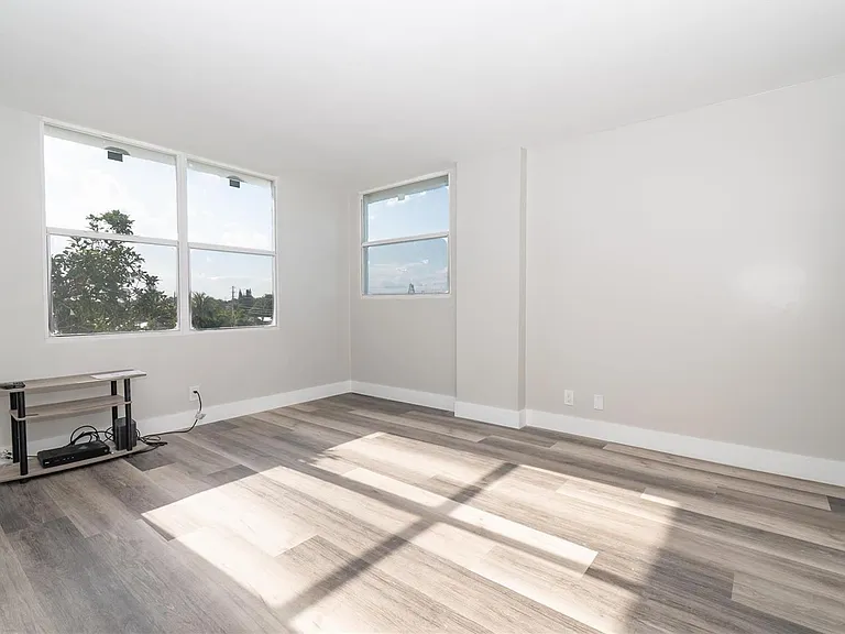 119 Royal Park Dr #4H — Photo 11