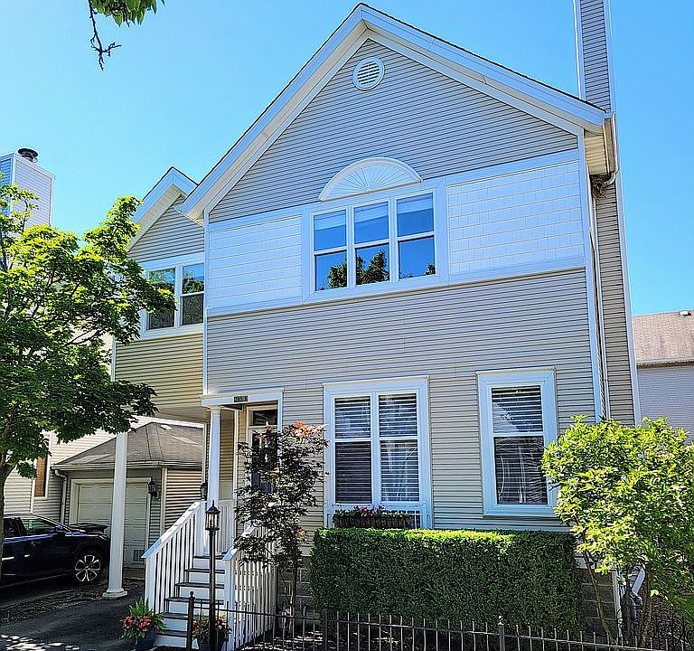 1st image of 2851 N Wolcott Ave Unit B