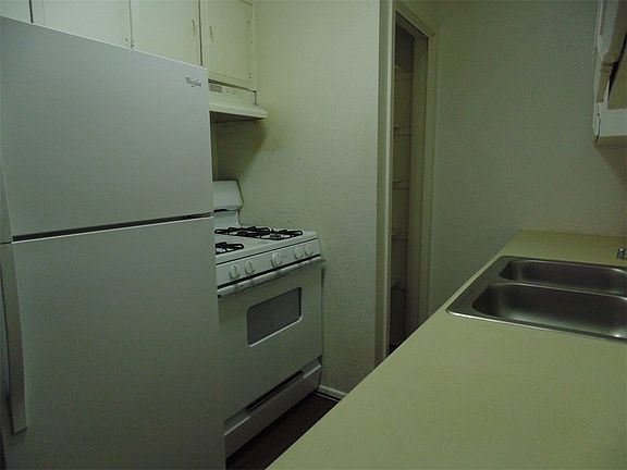 5th image of 307 E 31st St APT 203