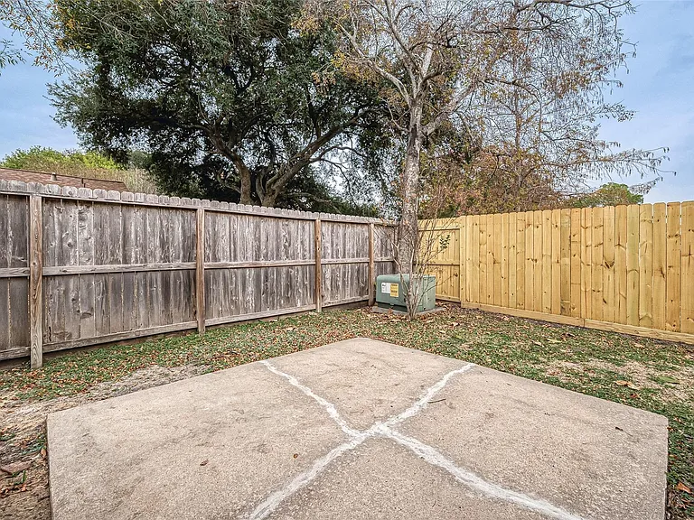 10811 Villa Lea Ln — Photo 34
