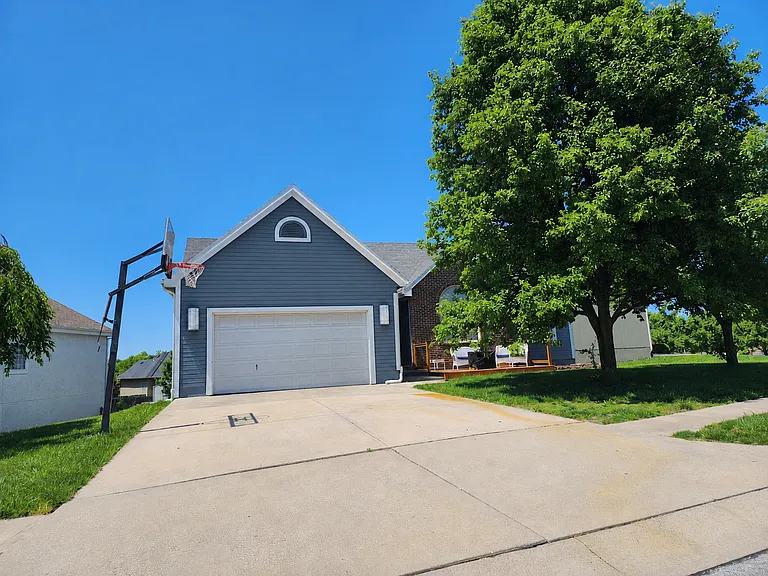 15464 S Greenwood St — Photo 1