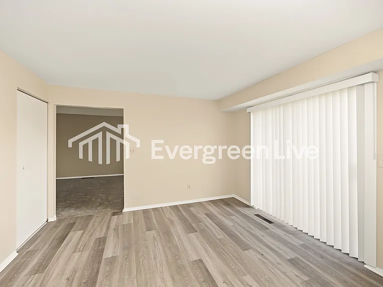 1733 Continental Dr — Photo 5