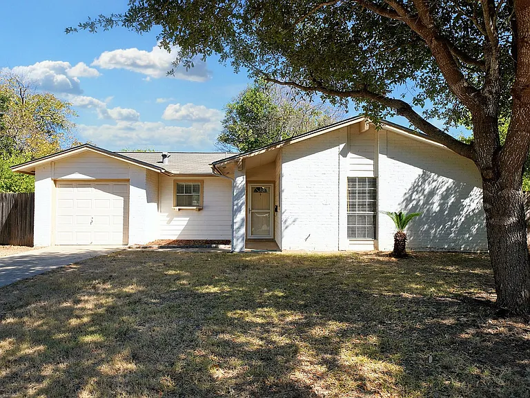 225 Linda Ct — Photo 1