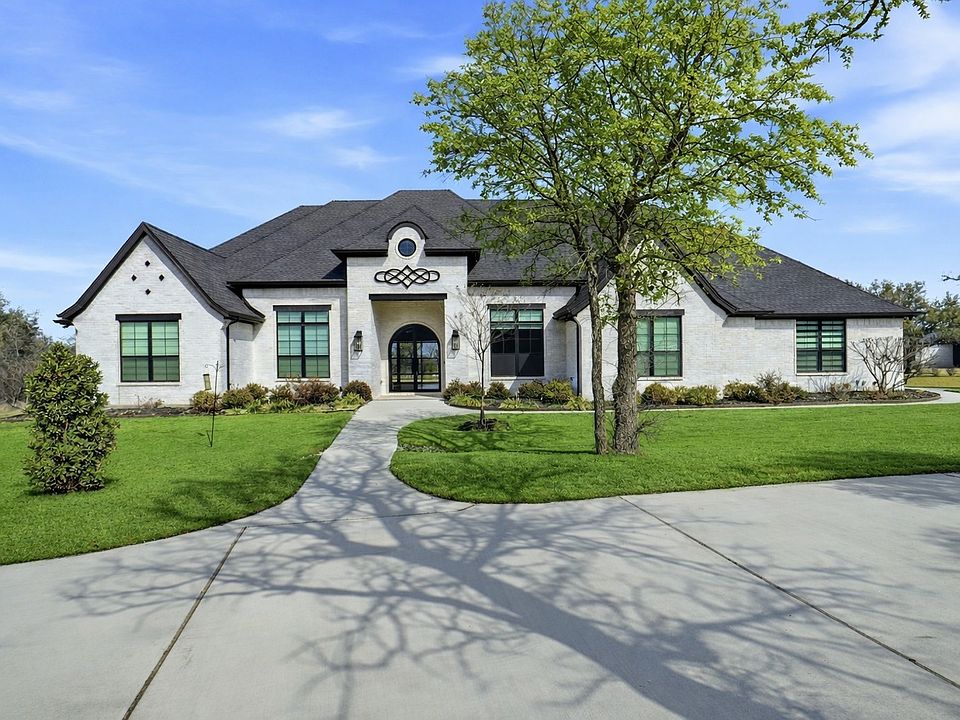 1st image of 104 Woodview Creek Trl
