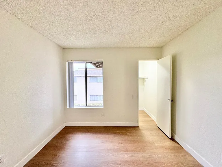 Westgate Villa Apartments — Photo 41