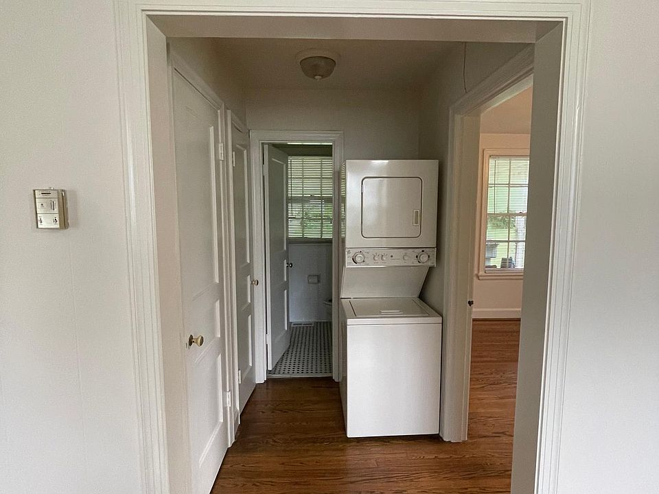 washer and dryer included