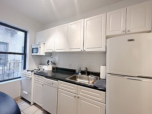 5th image of 310 W 14th St APT 3C