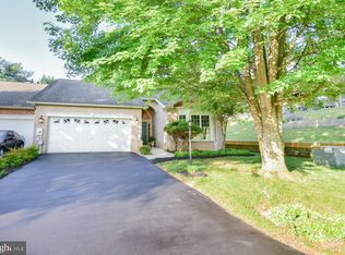 10 Ambler Ln, Falling Waters, WV 25419