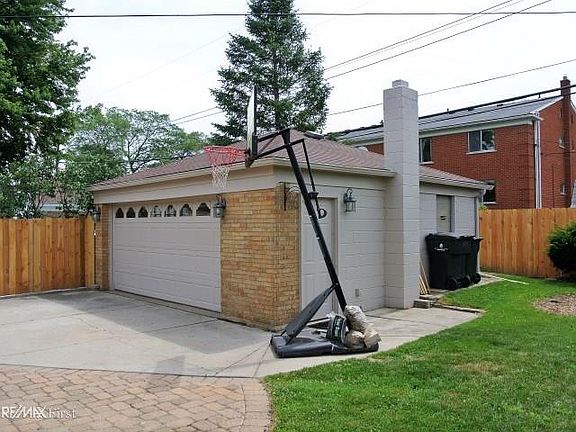 5th image of 22824 Harper Lake Ave