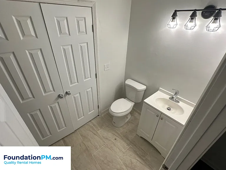 1663 Humber St — Photo 16