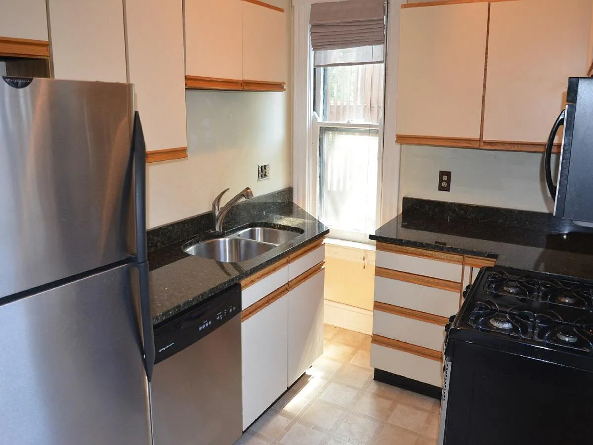 2 bed, 1300 sqft, $1,800 — Photo 4