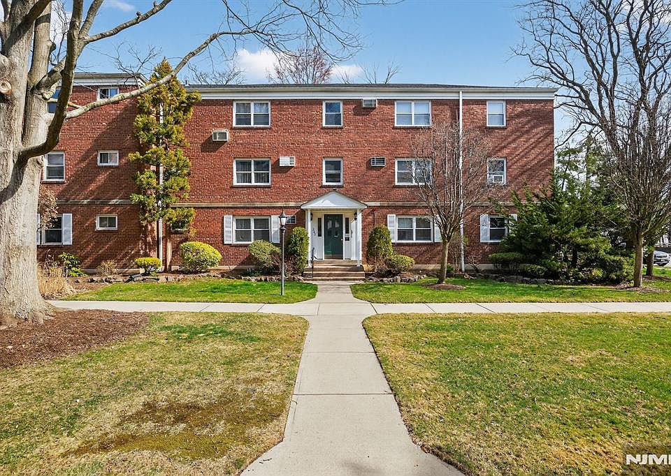 1st image of 243 Johnson Ave APT L4