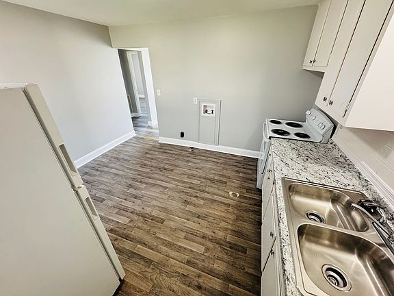 3rd image of 723 Kent Dr #A