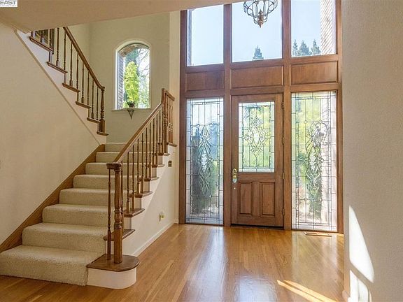 5th image of 69 White Pine Ln