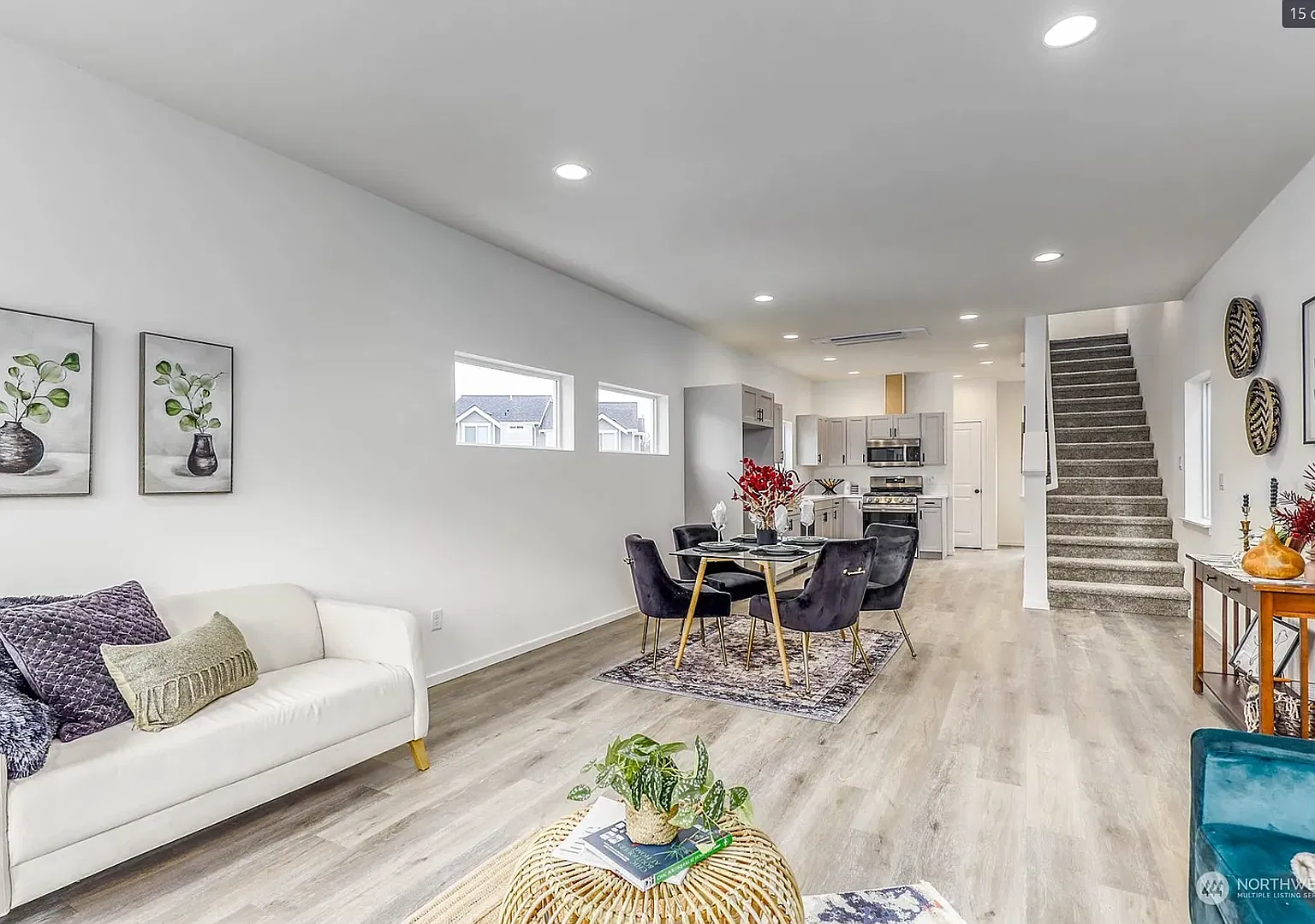Beautiful Silverdale 2 bed, 2.5 bath Townhouse Like New — Photo 1