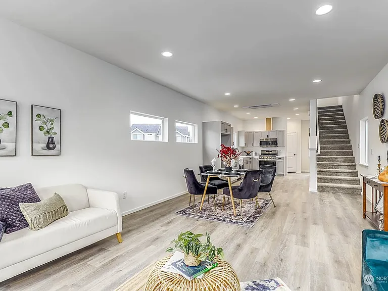 1042 NW Dragonstone St — Photo 22