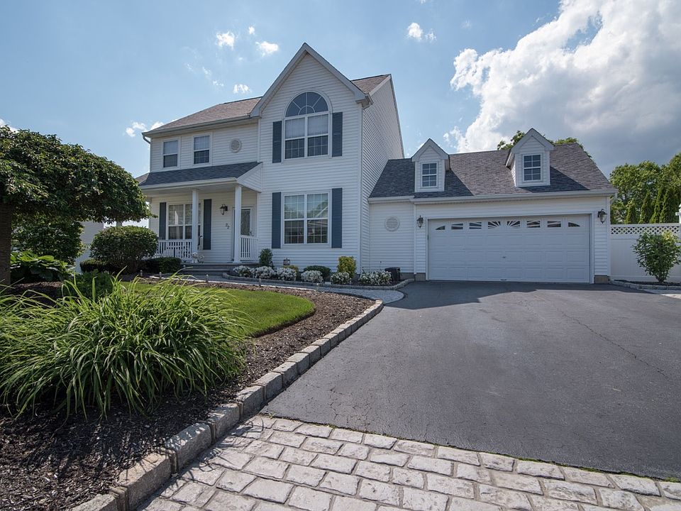 1st image of 22 Mayflower Ln