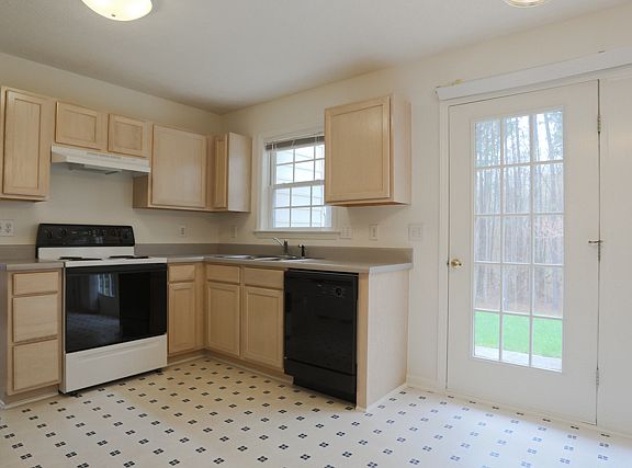 3rd image of 5024 Bridgewood Dr