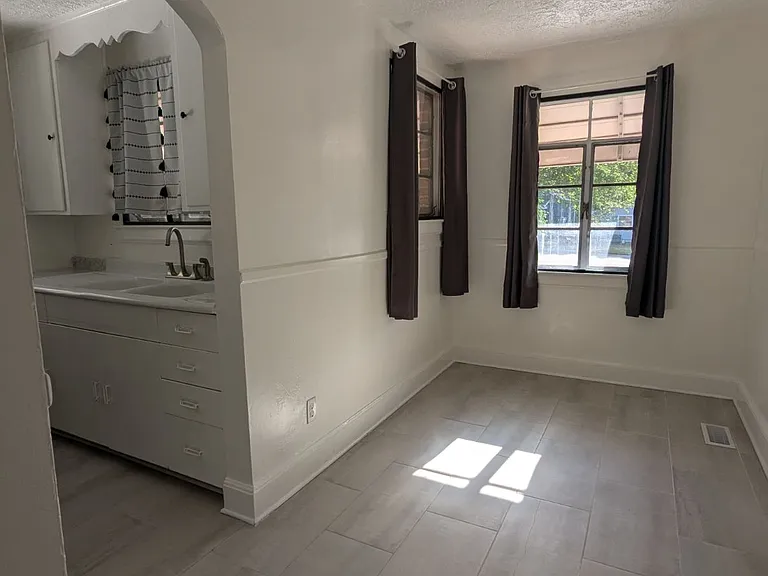 1504 Juniper St — Photo 8
