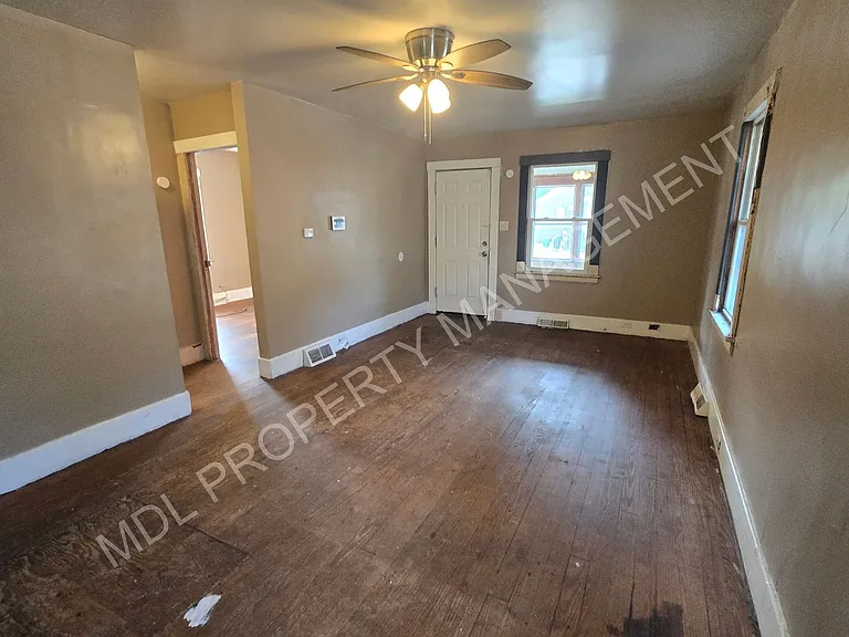 2257 S Niagara St — Photo 7