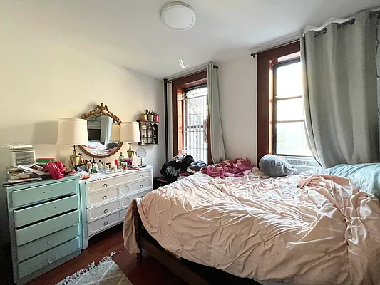 Rented by Bond New York | media 33