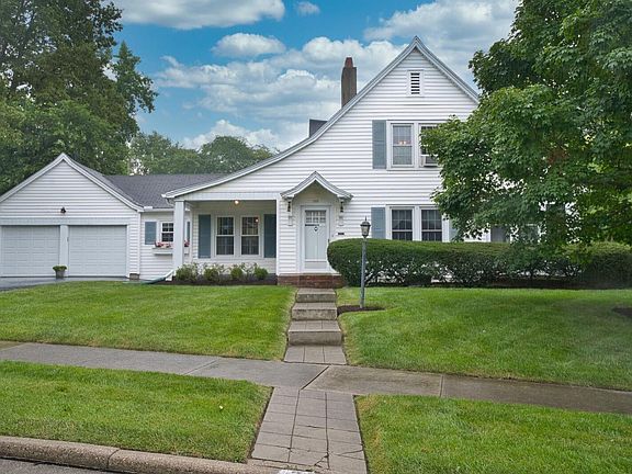 3rd image of 205 Aberdeen Dr