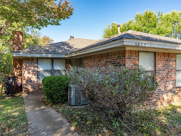 4605 & 4607 Menzer Rd — Photo 8