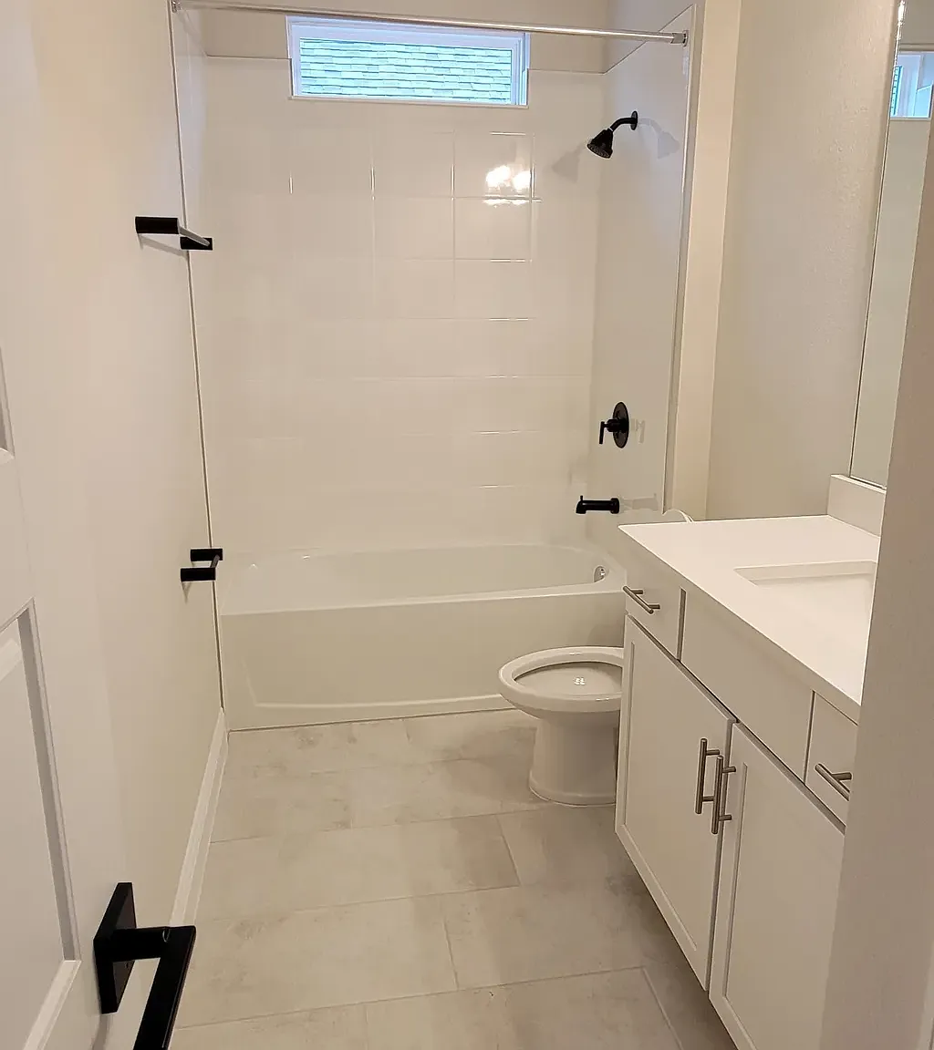 5 bed, 4.5 bath, 4301 sqft, $6,500 — Photo 4