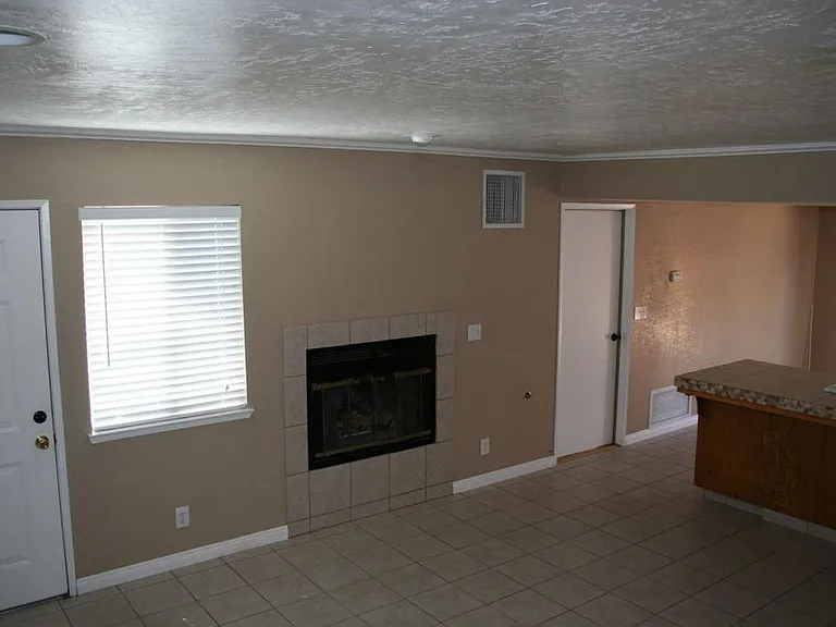 940 Atkins St #B — Photo 5