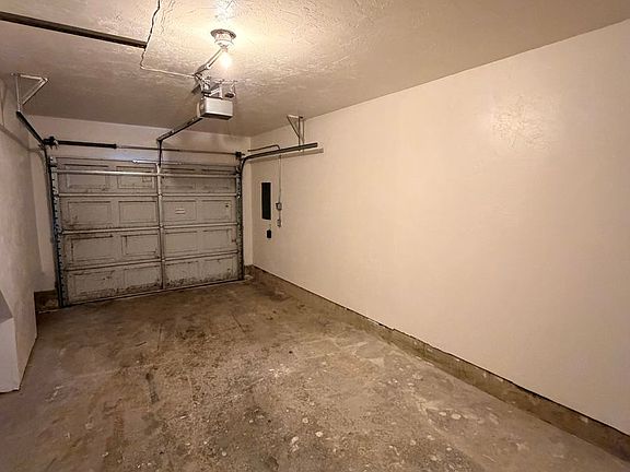 5th image of 1005 Prescott Ln