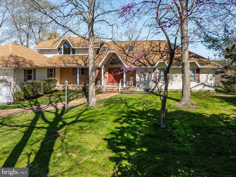 1st image of 32179 Linn Woods Ln