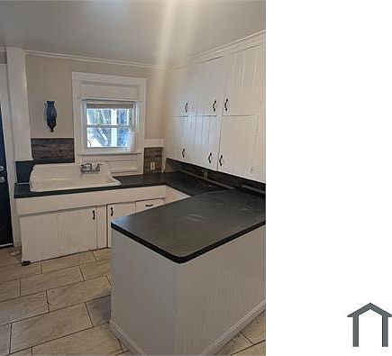 1st image of 141 Charlton St #1