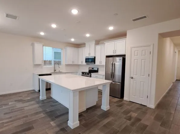 6599 E Weathermaker Ave, Fresno, CA 93727