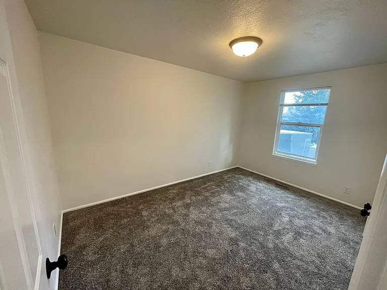 2156 W 3860 S — Photo 24